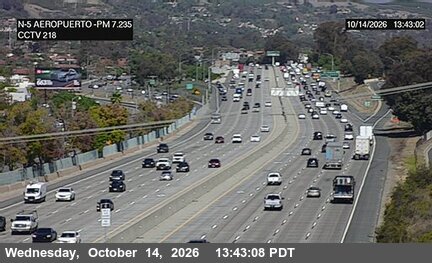 I-5 at Avenida Aeropuerto